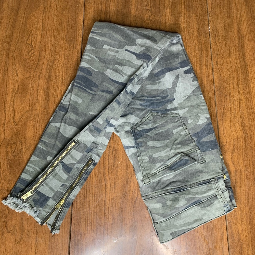 Express Mid Rise Camo Print Ankle Leggings